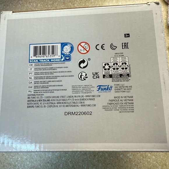 Funko Pop Deluxe Garrick Ollivander with Wand Shop - Picture 11 of 11